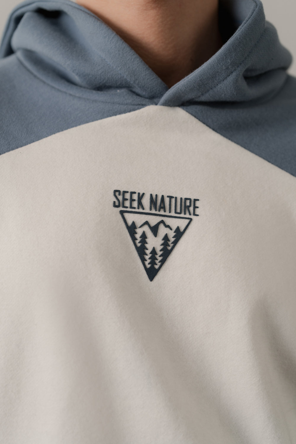 ND CITY™ White Relaxed Fit Graphic Pull Over Hoodie